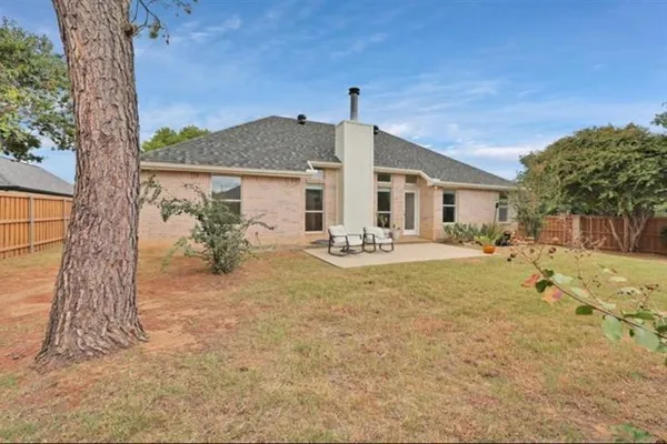 $2,800 | 4604 Preston Bend Drive, Arlington, TX 76016