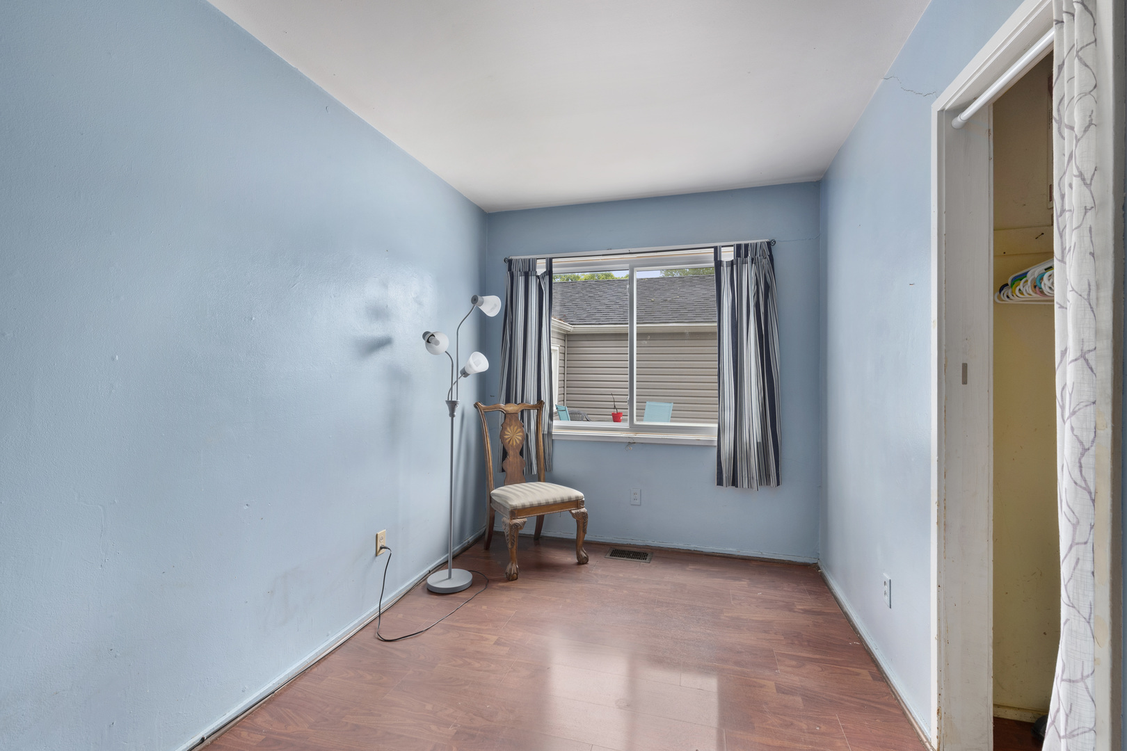123 Luana Road Joliet, IL 60433 - Photo 14 of 16 a view of a livingroom with furniture and a window