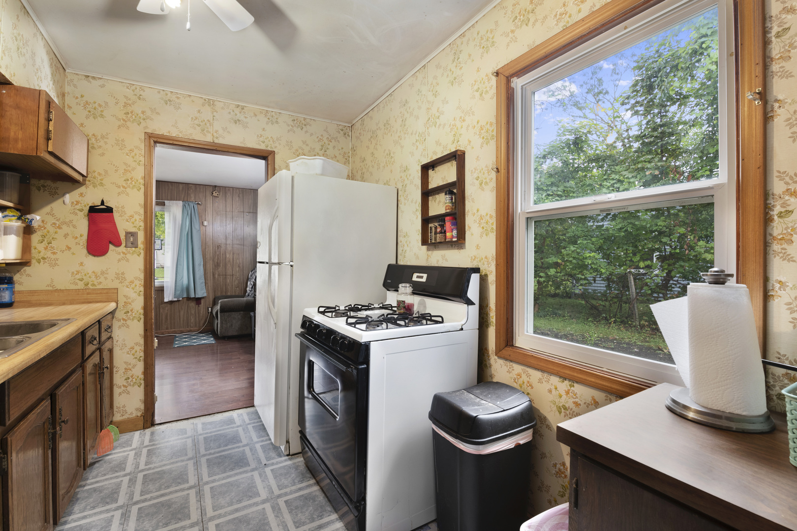123 Luana Road Joliet, IL 60433 - Photo 7 of 16 a kitchen with a stove and a refrigerator