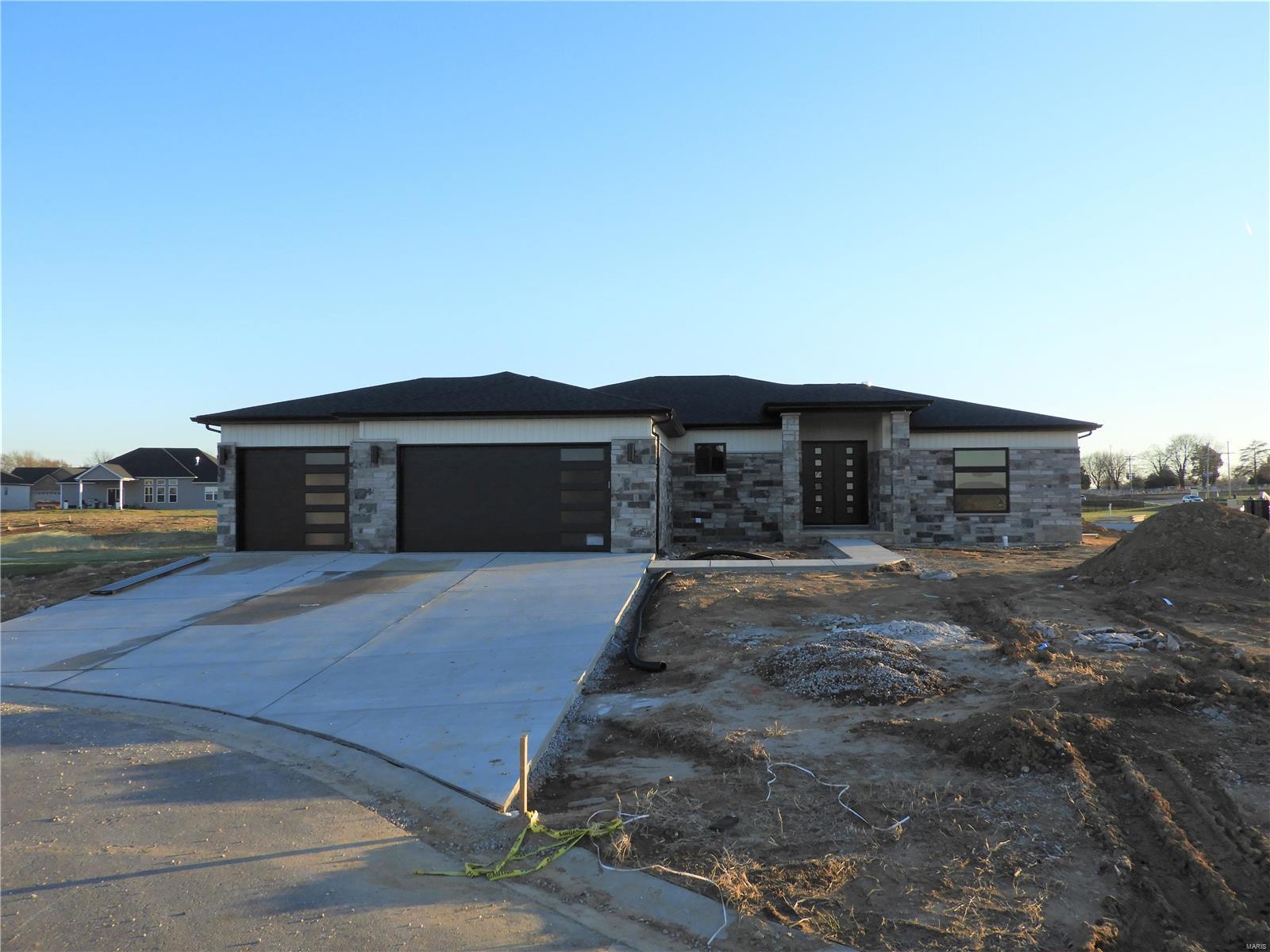 310 Kaleb Court Waterloo, IL 62298 - Photo 1 of 59 Gallery Image 1