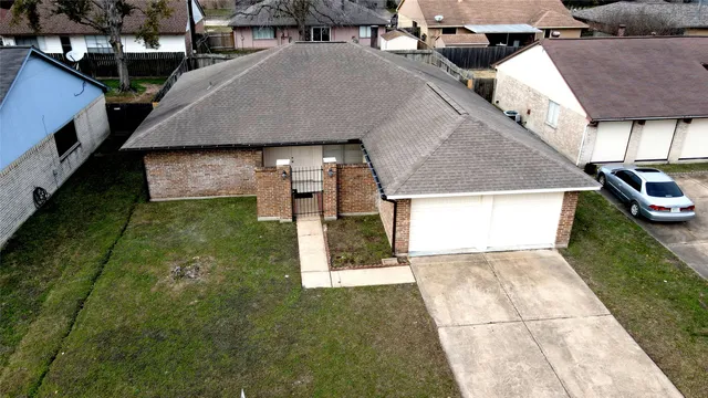 $1,900 | 13610 Piney Oaks Drive, Houston, TX 77065