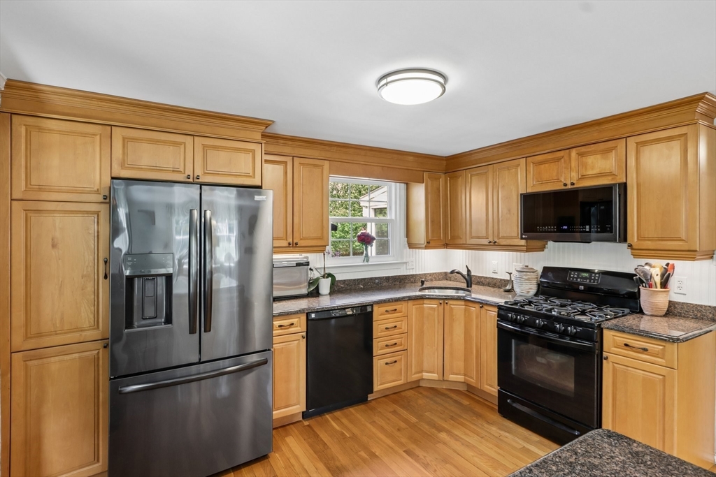 62 Charme Road Billerica, MA 01821 - Photo 5 of 41