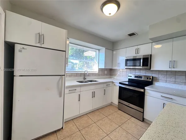 $2,700 | 7900 Northwest 16th Street, Pembroke Pines, FL 33024