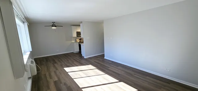 $1,800 | 10 Oak Avenue, Unit 210, Westmont, IL 60559