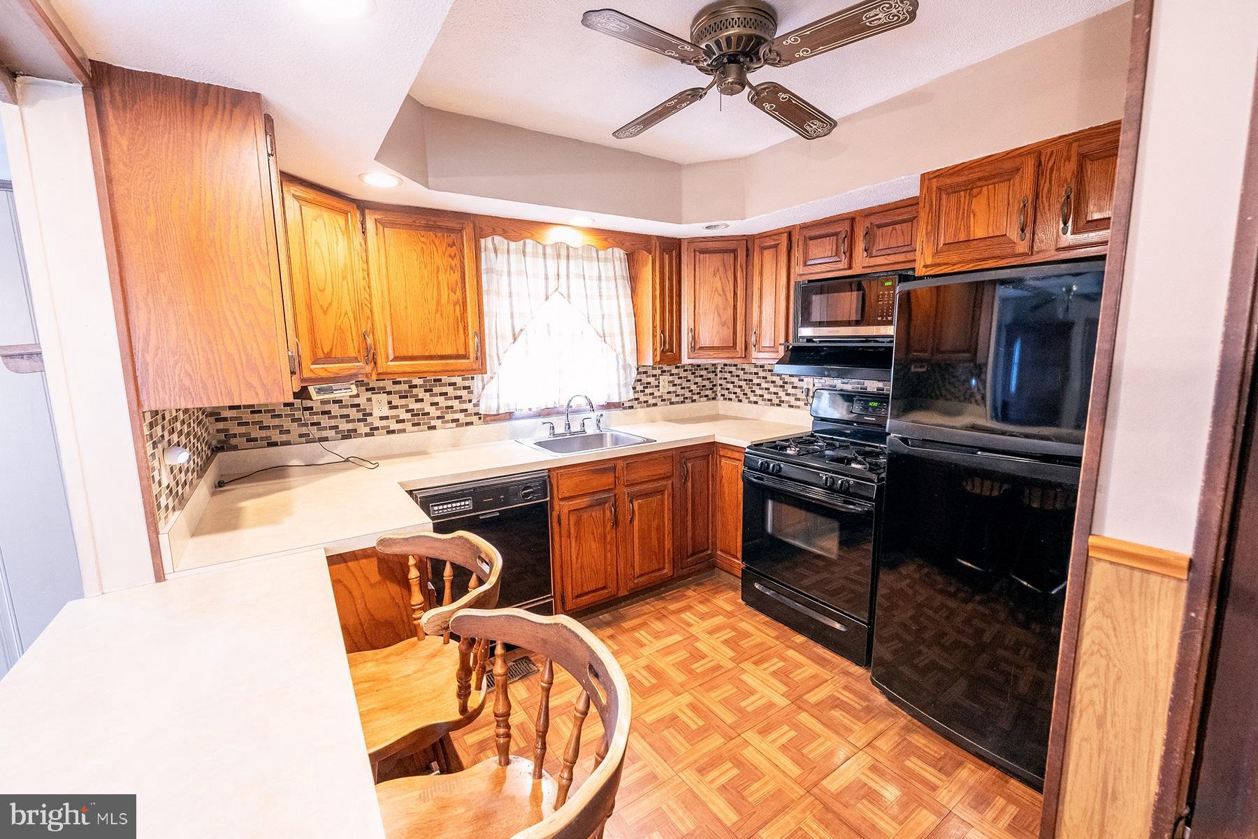 903 Lower Ferry Road Ewing, NJ 08628 - Photo 5 of 25 Kitchen with Breakfast Bar