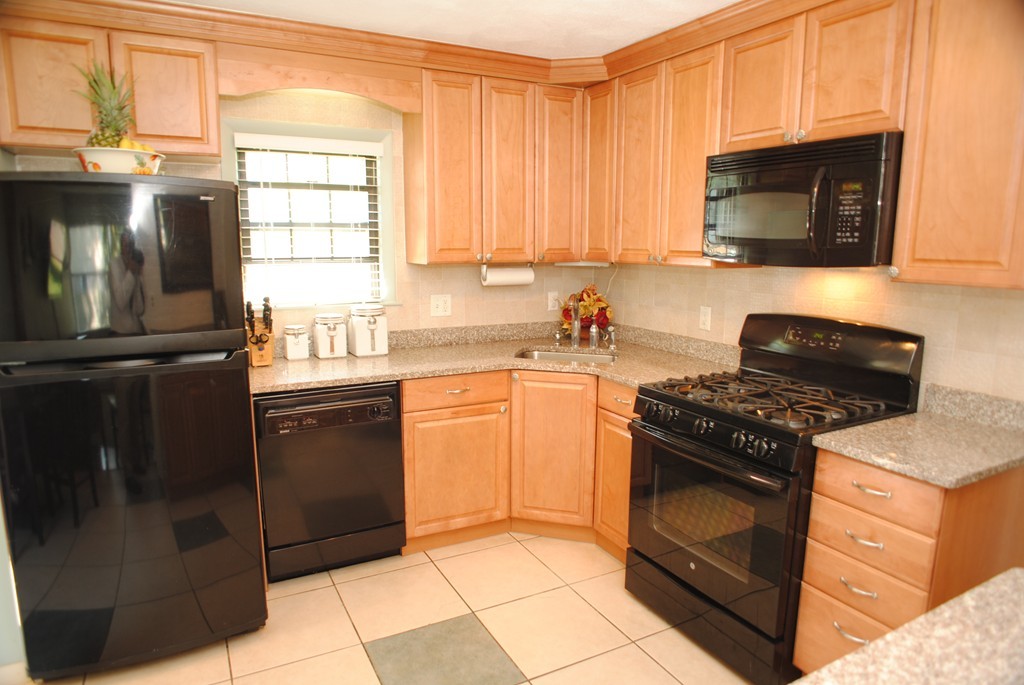 47 Porter Road Natick, MA 01760 - Photo 4 of 20 Gallery Image 4