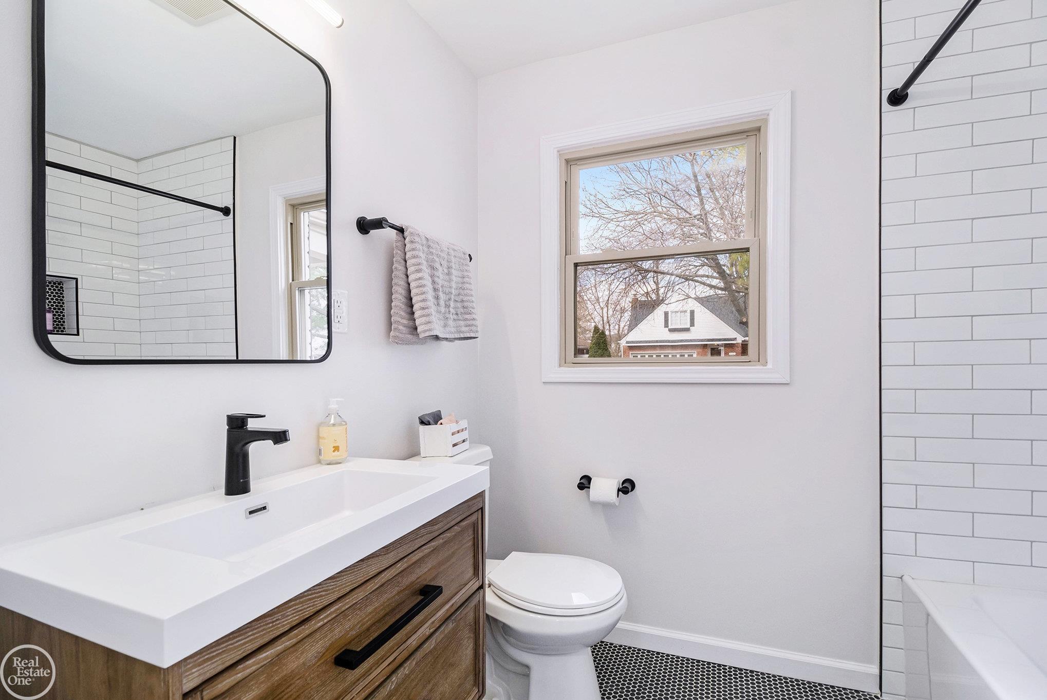 1243 Hawthorne Road Grosse Pointe Woods, MI 48236 - Photo 15 of 34