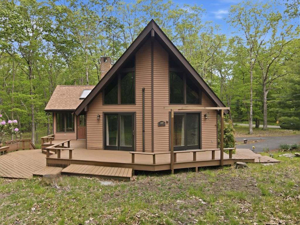 1517 Deer Run Bushkill, PA 18324 - Photo 2 of 35