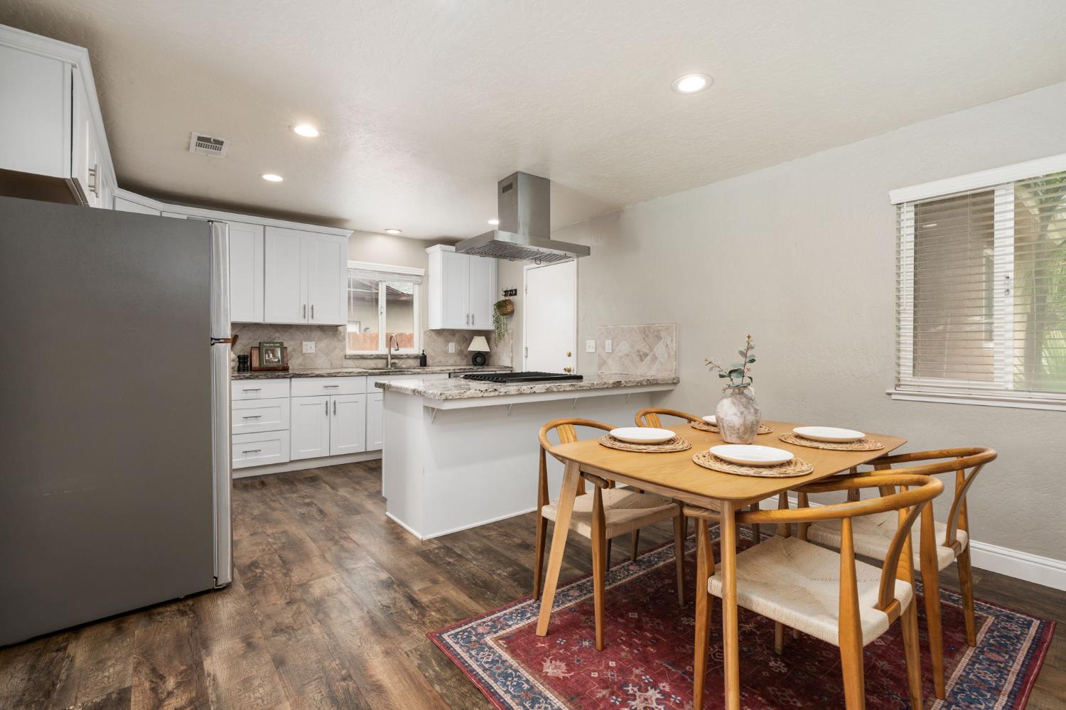 1422 Rall Avenue Clovis, CA 93611 - Photo 5 of 34