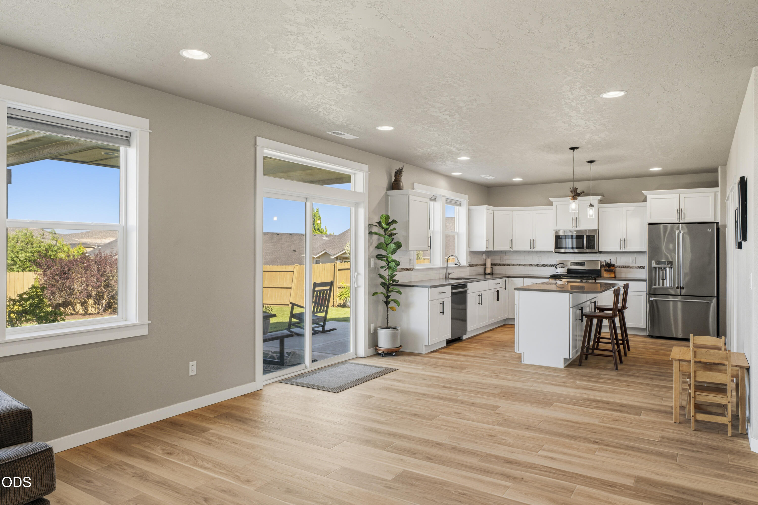 2859 Southwest 47th Street Redmond, OR 97756 - Photo 7 of 63