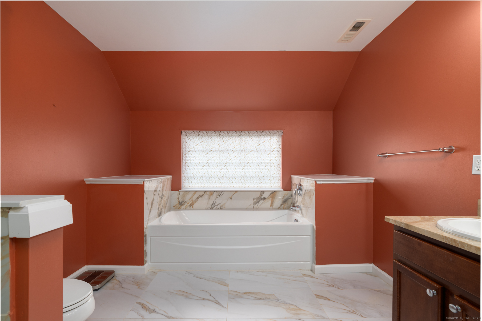 49 Park Pl Circle, Unit 49 West Hartford, CT 06110 - Photo 16 of 33 a bathroom with a bathtub and sink