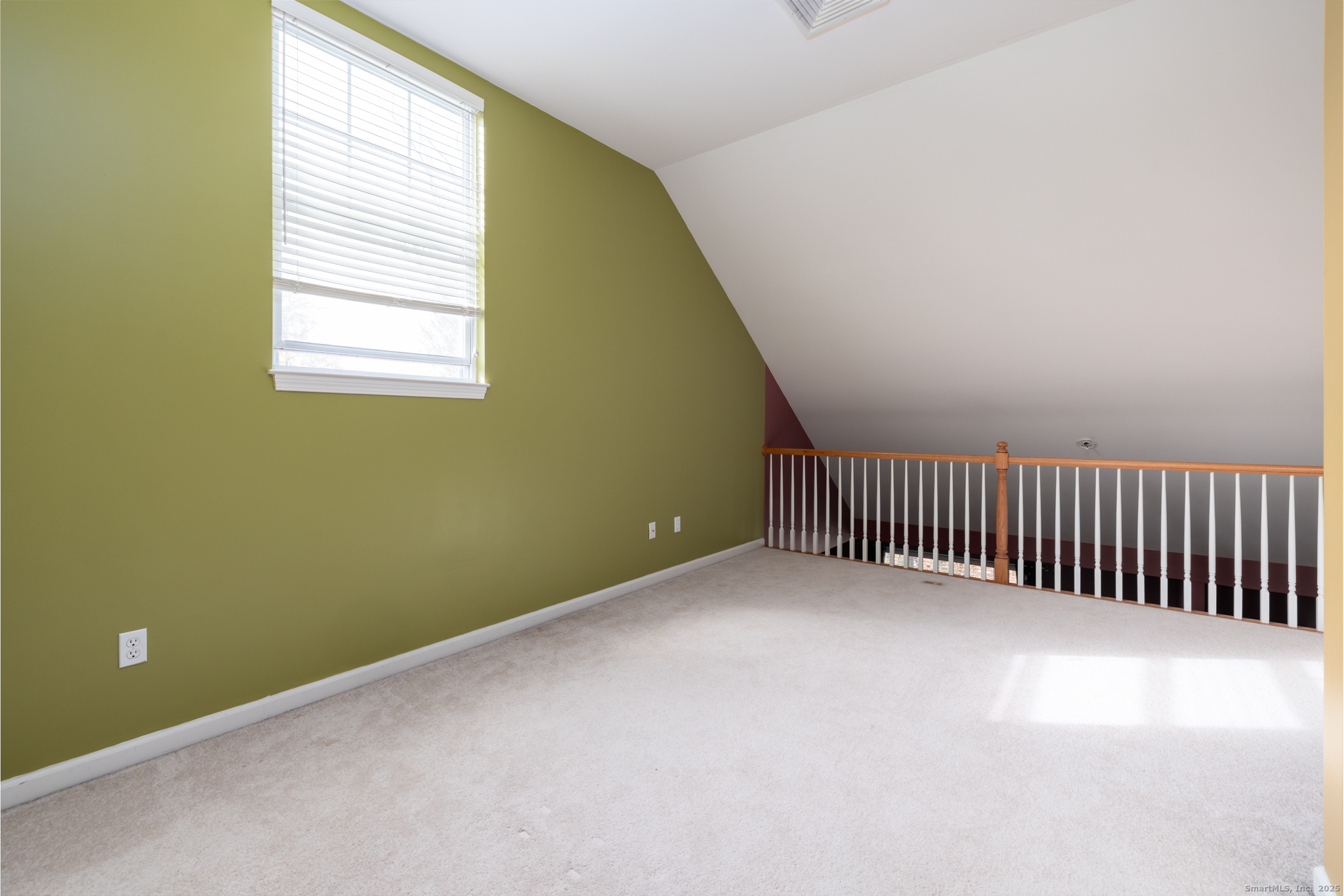 49 Park Pl Circle, Unit 49 West Hartford, CT 06110 - Photo 21 of 33 an empty room with a window