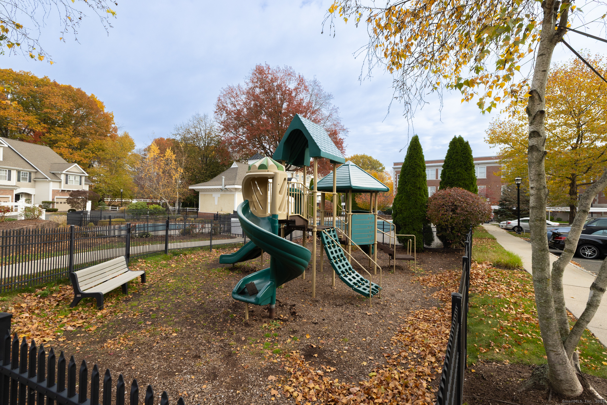 49 Park Pl Circle, Unit 49 West Hartford, CT 06110 - Photo 28 of 33 a view of outdoor space with seating area