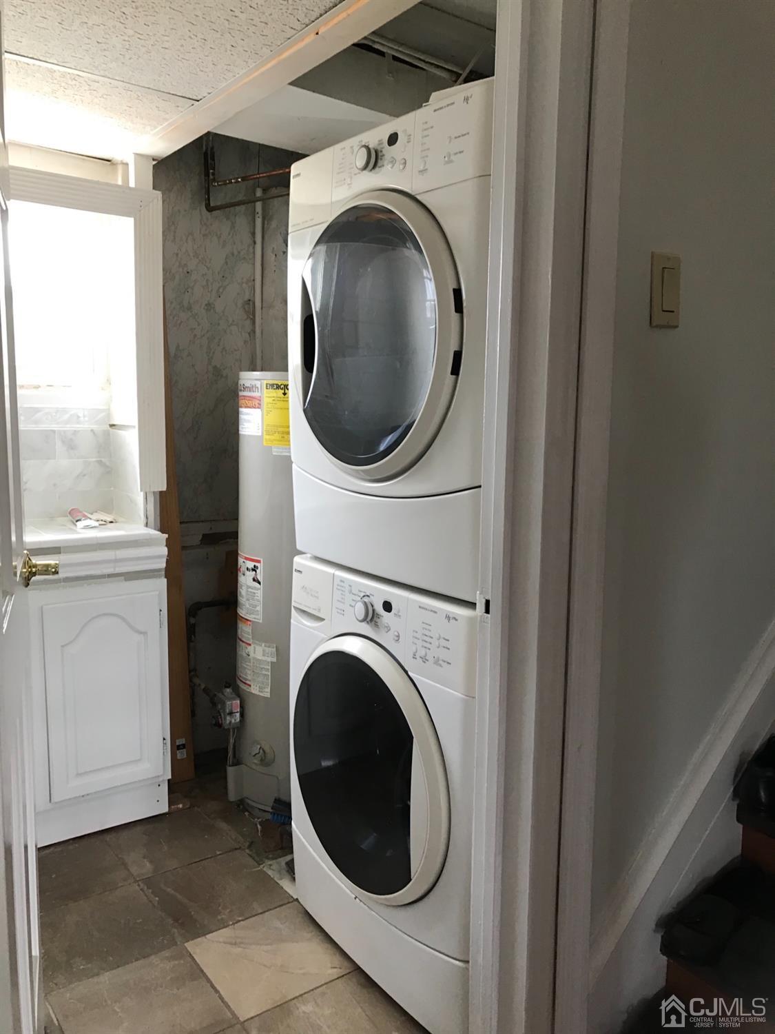 25 Wilshire Road Edison, NJ 08817 - Photo 5 of 18 a utility room with dryer and washer