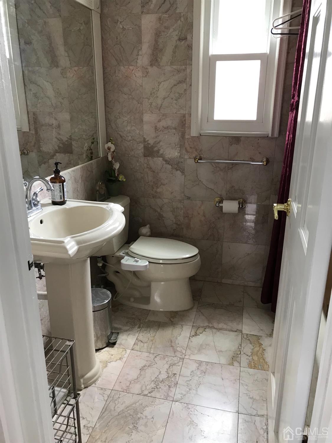25 Wilshire Road Edison, NJ 08817 - Photo 6 of 18 a bathroom with a sink toilet and a mirror