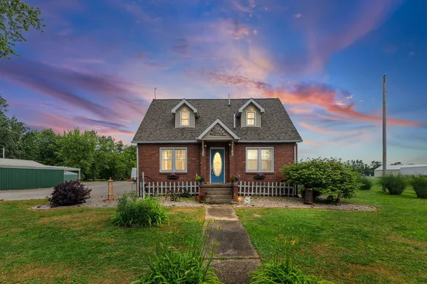 $289,000 | 1095 West Robinson Street, Wayne City, IL 62895