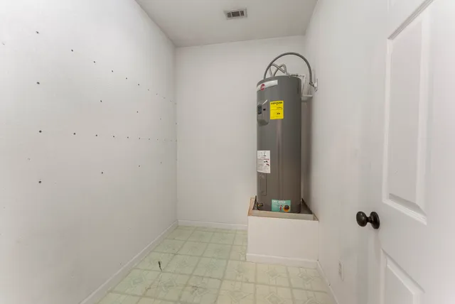 $2,700 | 13942 Longstreet Road, Willis, TX 77318