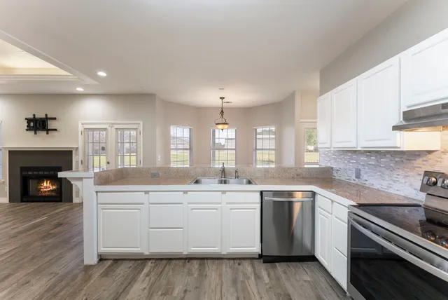 $2,700 | 13942 Longstreet Road, Willis, TX 77318