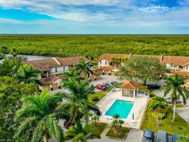 $375,000 | 278 Newport Drive, Unit 206, Naples, FL 34114