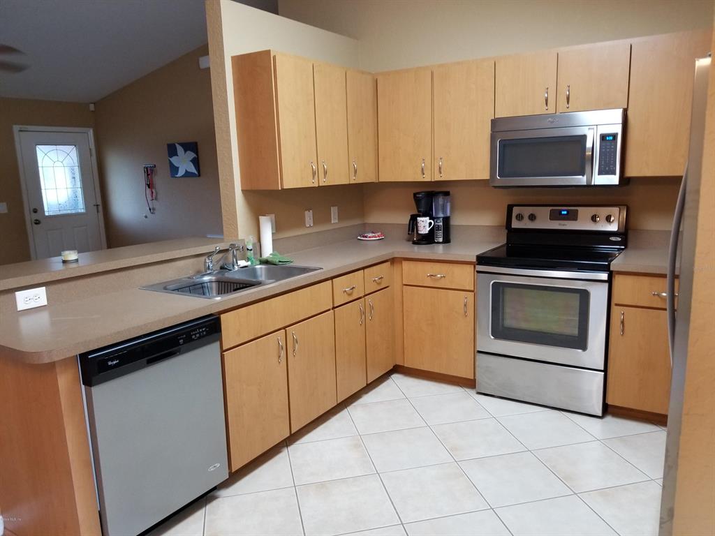 6 Pecan Course Way Ocala, FL 34472 - Photo 1 of 1 Counter Space