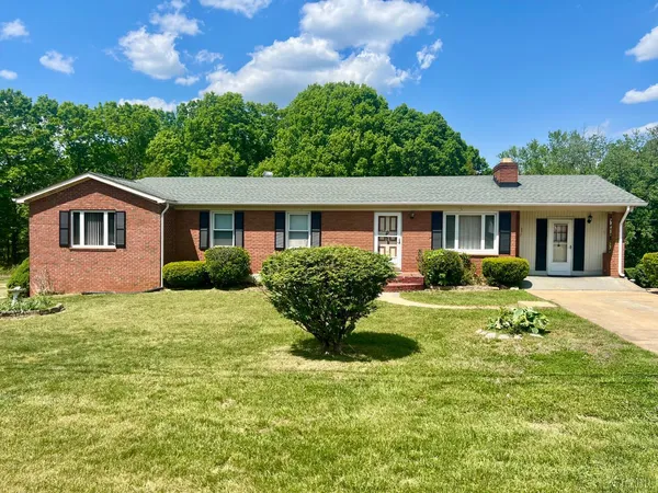 $290,000 | 457 Amelon Road, Madison Heights, VA 24572