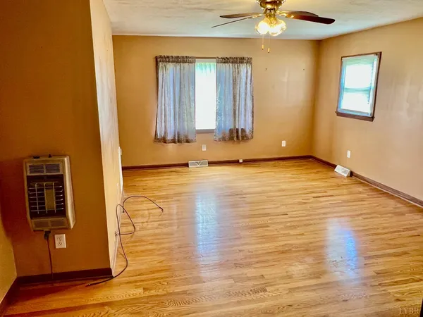 $290,000 | 457 Amelon Road, Madison Heights, VA 24572