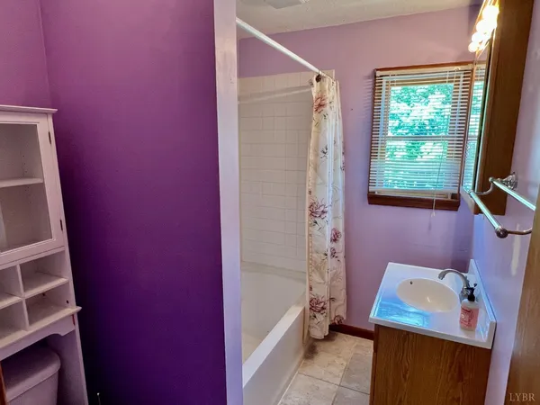$290,000 | 457 Amelon Road, Madison Heights, VA 24572