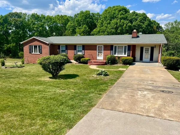 $290,000 | 457 Amelon Road, Madison Heights, VA 24572