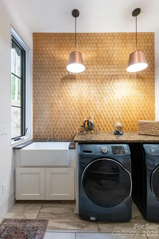 $1,590,000 | 208 Glenroy Court, Flat Rock, NC 28731