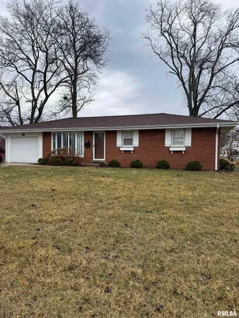 $159,000 | 1827 West Winnebago Drive, Peoria, IL 61614
