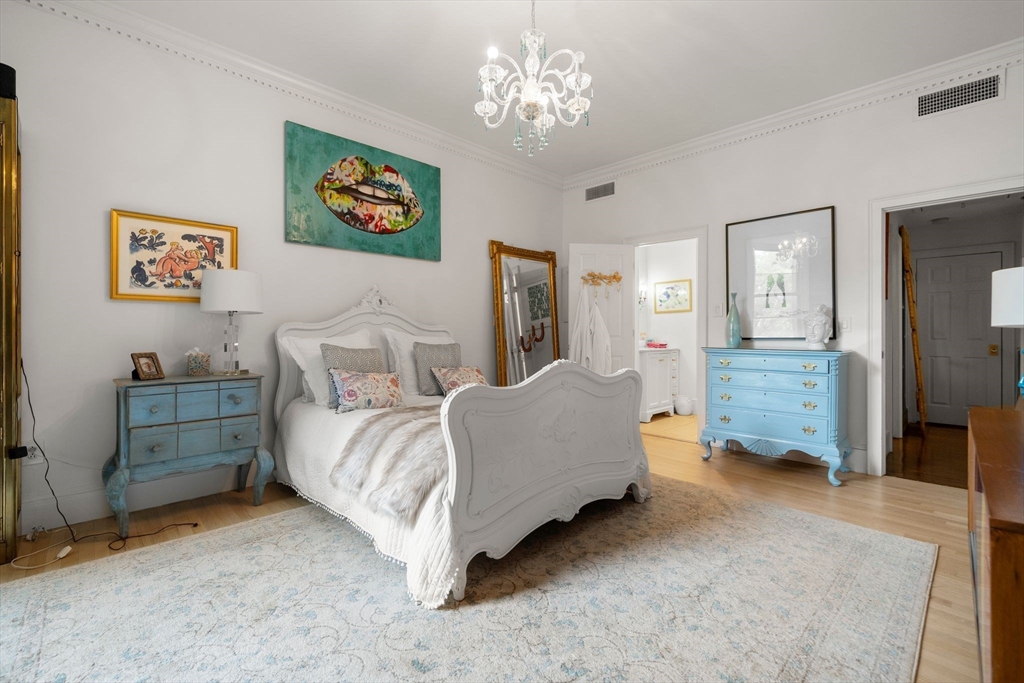 260 Beacon Street, Unit 4 Boston, MA 02116 - Photo 18 of 33