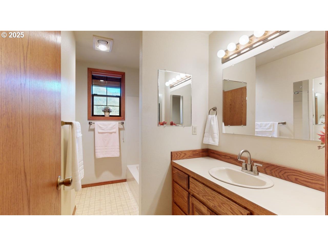 308 Winchuck River Road Brookings, OR 97415 - Photo 12 of 35 Bathroom