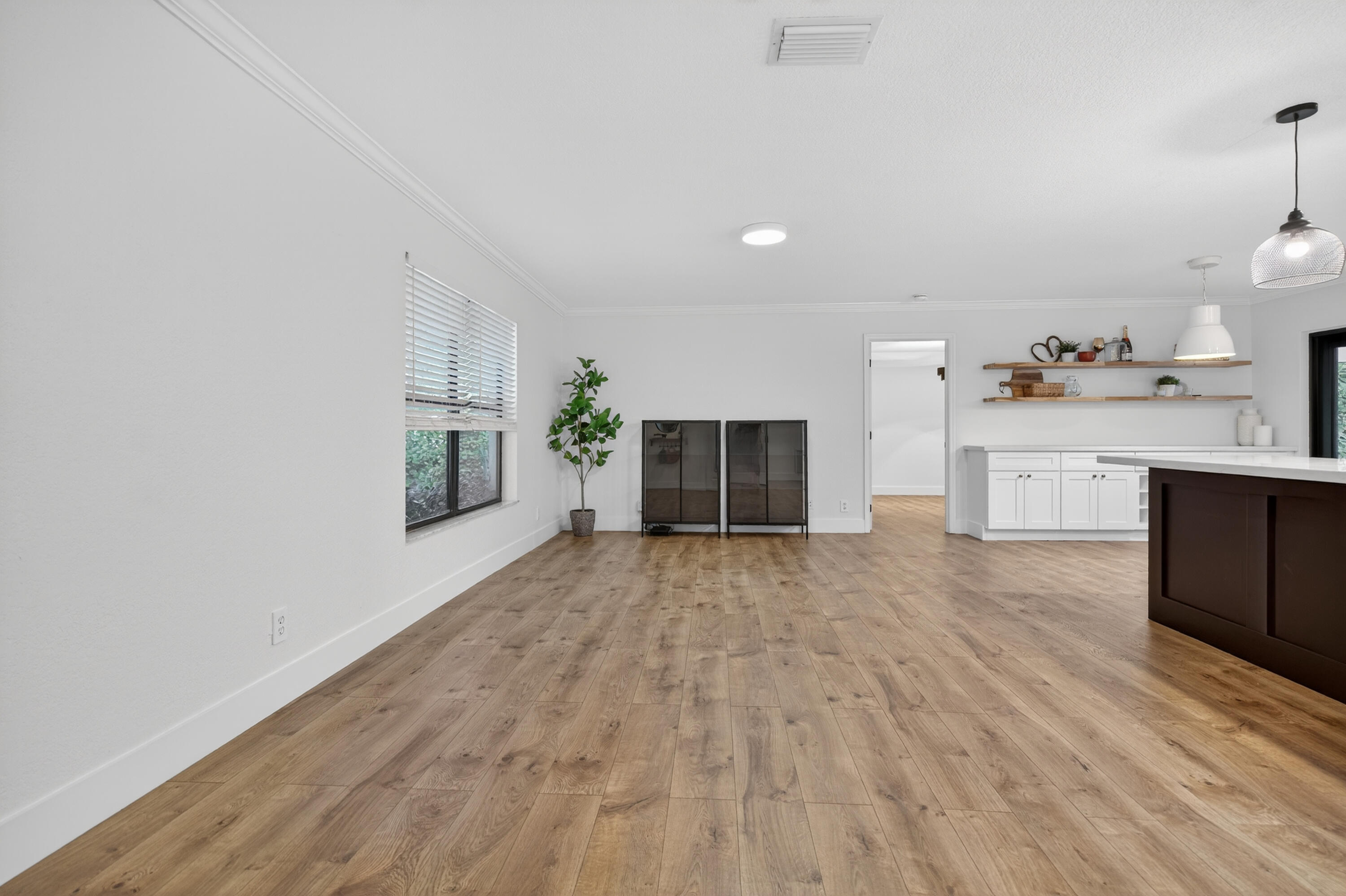 1014 Avon Road West Palm Beach, FL 33401 - Photo 5 of 50 010626_2-27