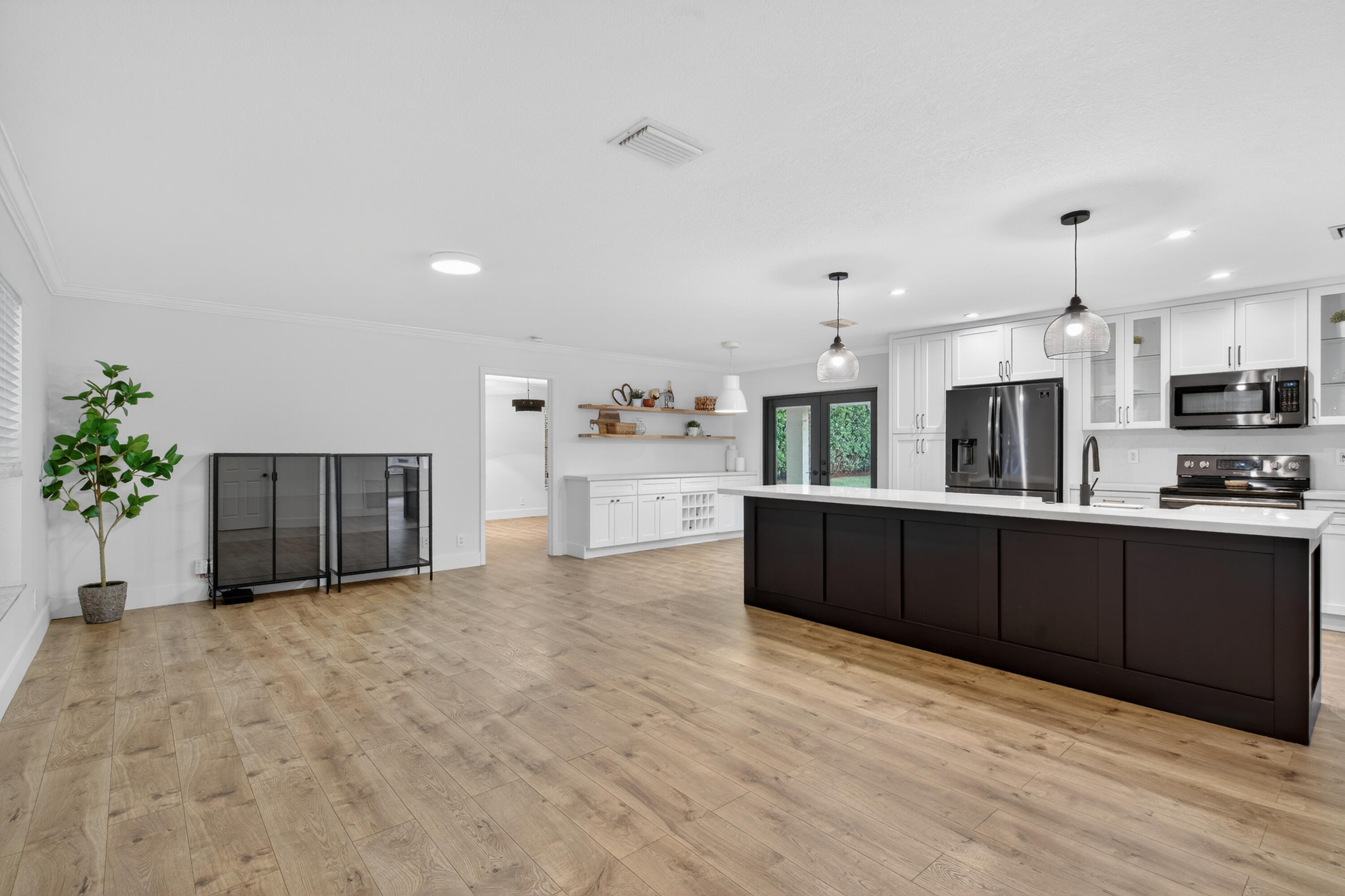 1014 Avon Road West Palm Beach, FL 33401 - Photo 7 of 50 010626_2-88