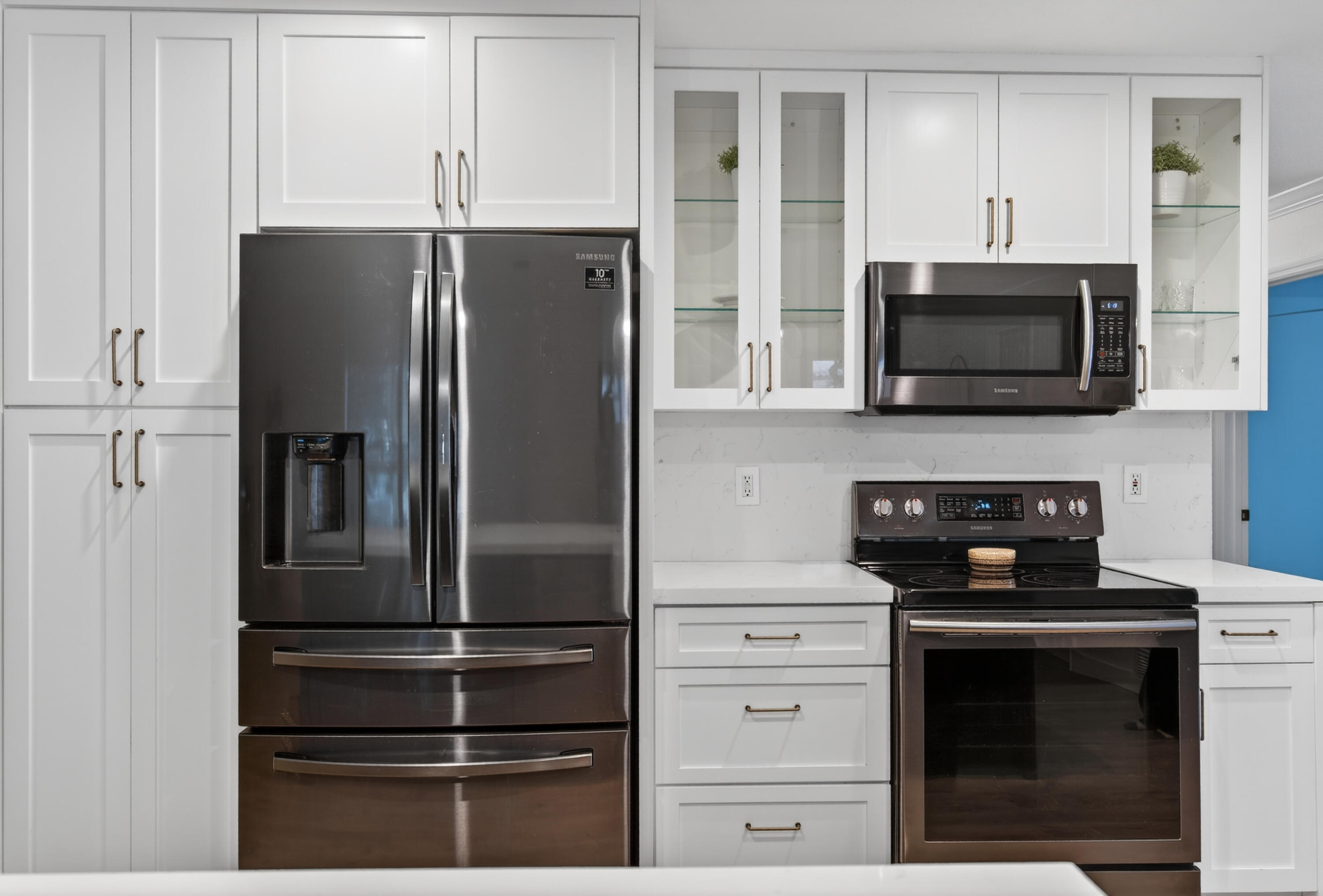 1014 Avon Road West Palm Beach, FL 33401 - Photo 9 of 50 010626_2-13