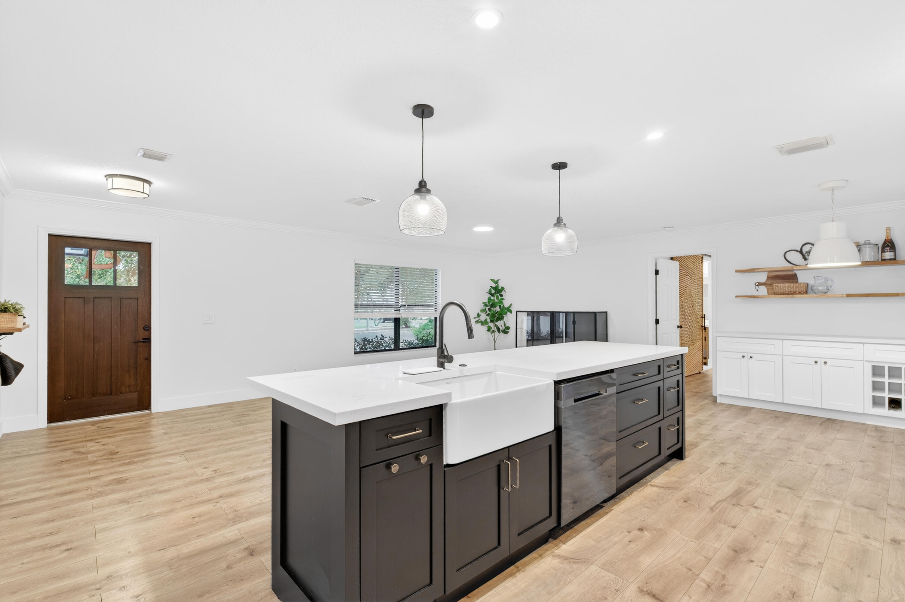 1014 Avon Road West Palm Beach, FL 33401 - Photo 10 of 50 010626_2-54