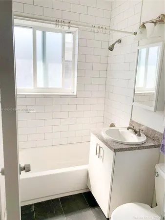 $1,900 | 805 81st Street, Unit 2, Miami Beach, FL 33141