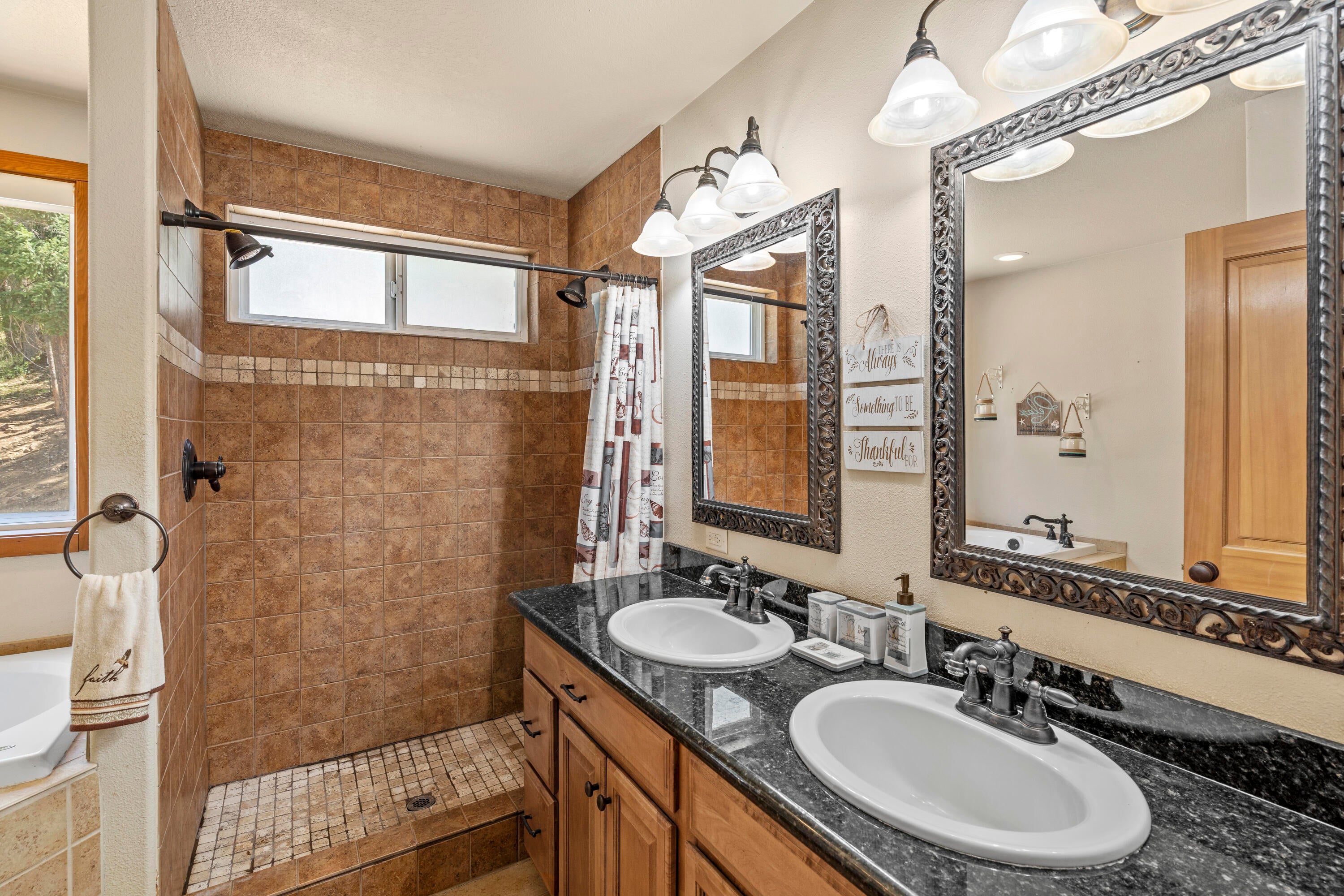 672 Elk Creek Road Trail, OR 97541 - Photo 20 of 56 Primary Bath