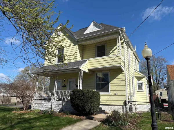 $1,100 | 901 Northeast Glen Oak Avenue, Unit 2, Peoria, IL 61603