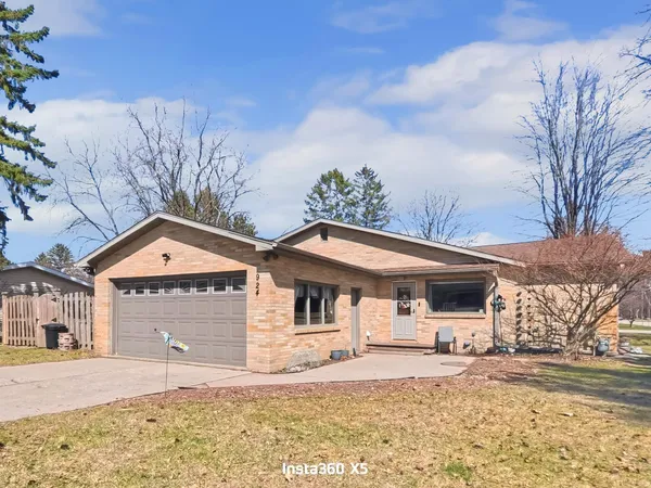 $299,900 | 924 Barbara Lane, Marinette, WI 54143