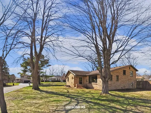 $299,900 | 924 Barbara Lane, Marinette, WI 54143