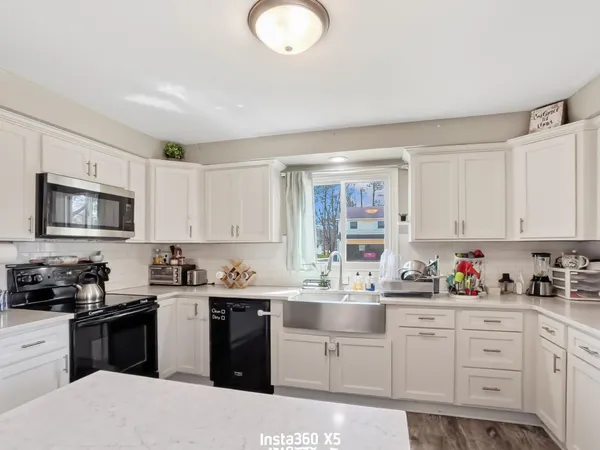 $299,900 | 924 Barbara Lane, Marinette, WI 54143