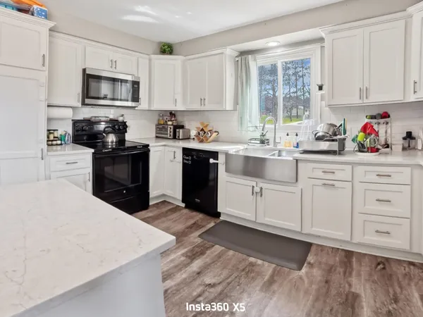 $299,900 | 924 Barbara Lane, Marinette, WI 54143