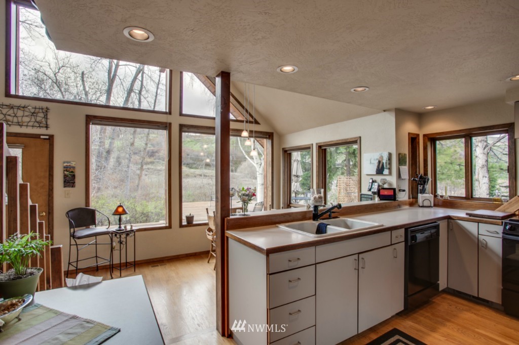 4755 Squilchuck Road Wenatchee, WA 98801 - Photo 11 of 23 Gallery Image 11