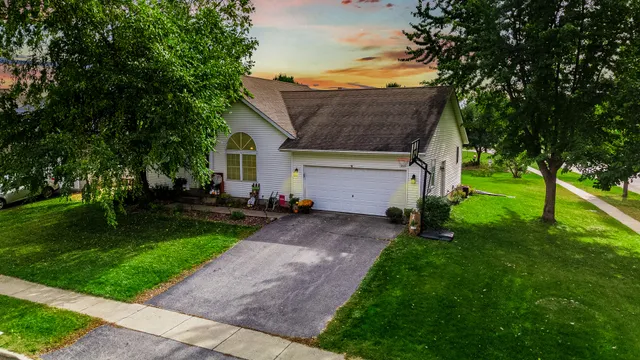 $275,000 | 728 Hawthorne Lane, Genoa, IL 60135