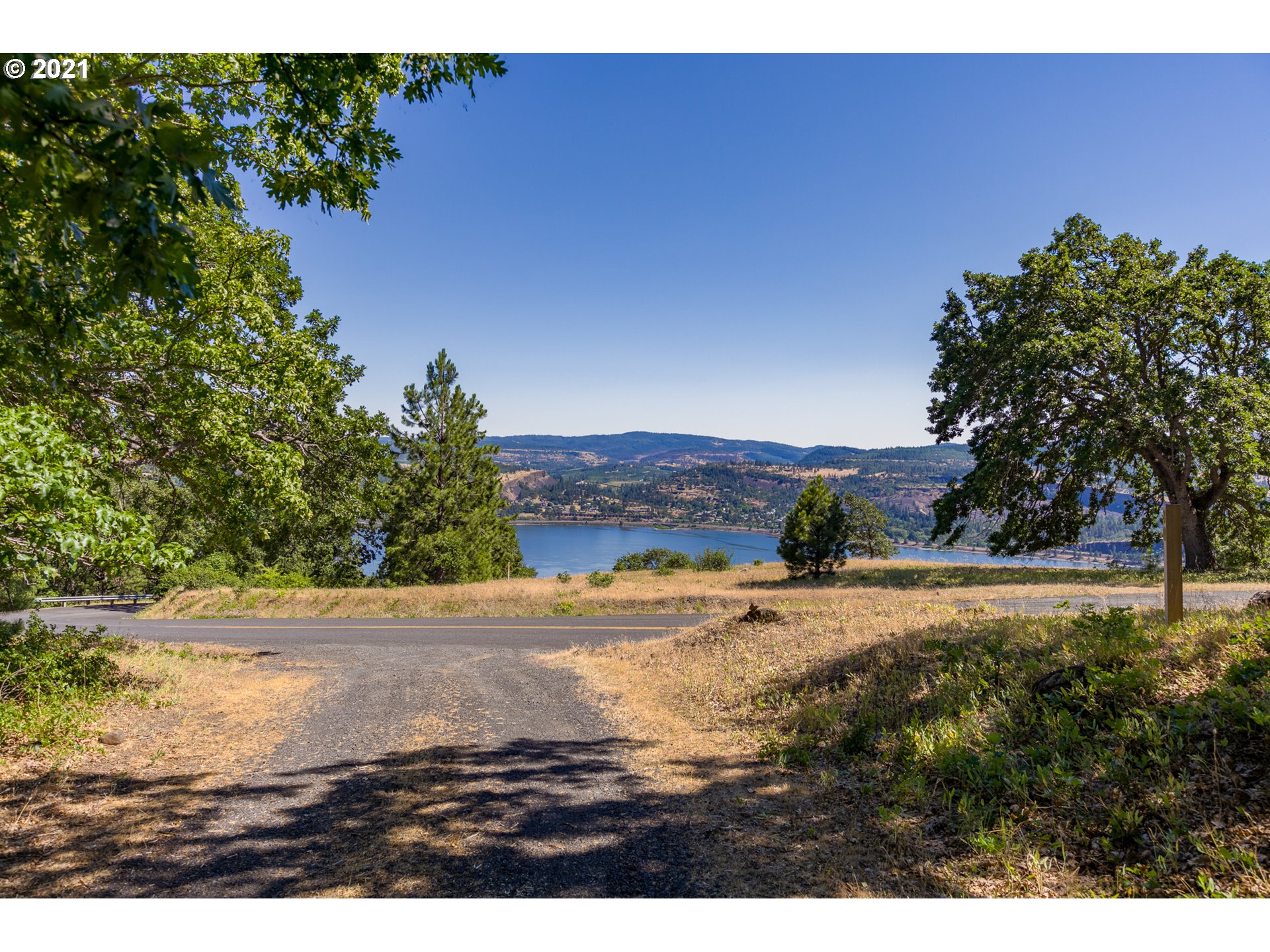80 Courtney Road White Salmon, WA 98672 - Photo 3 of 28 Gallery Image 3