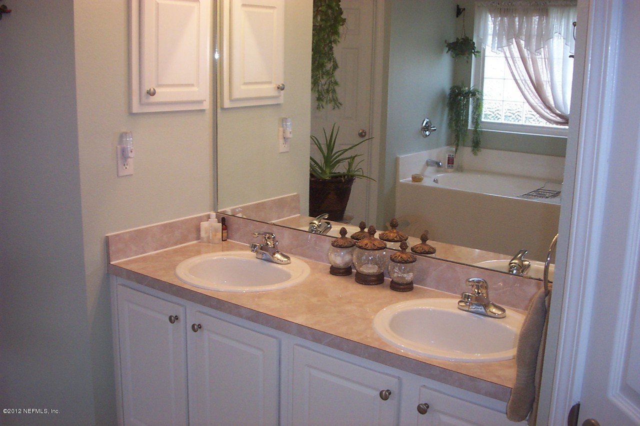 2955 Longleaf Ranch Circle Middleburg, FL 32068 - Photo 11 of 19 2955 Longleaf Ranch Circle Master Vanity