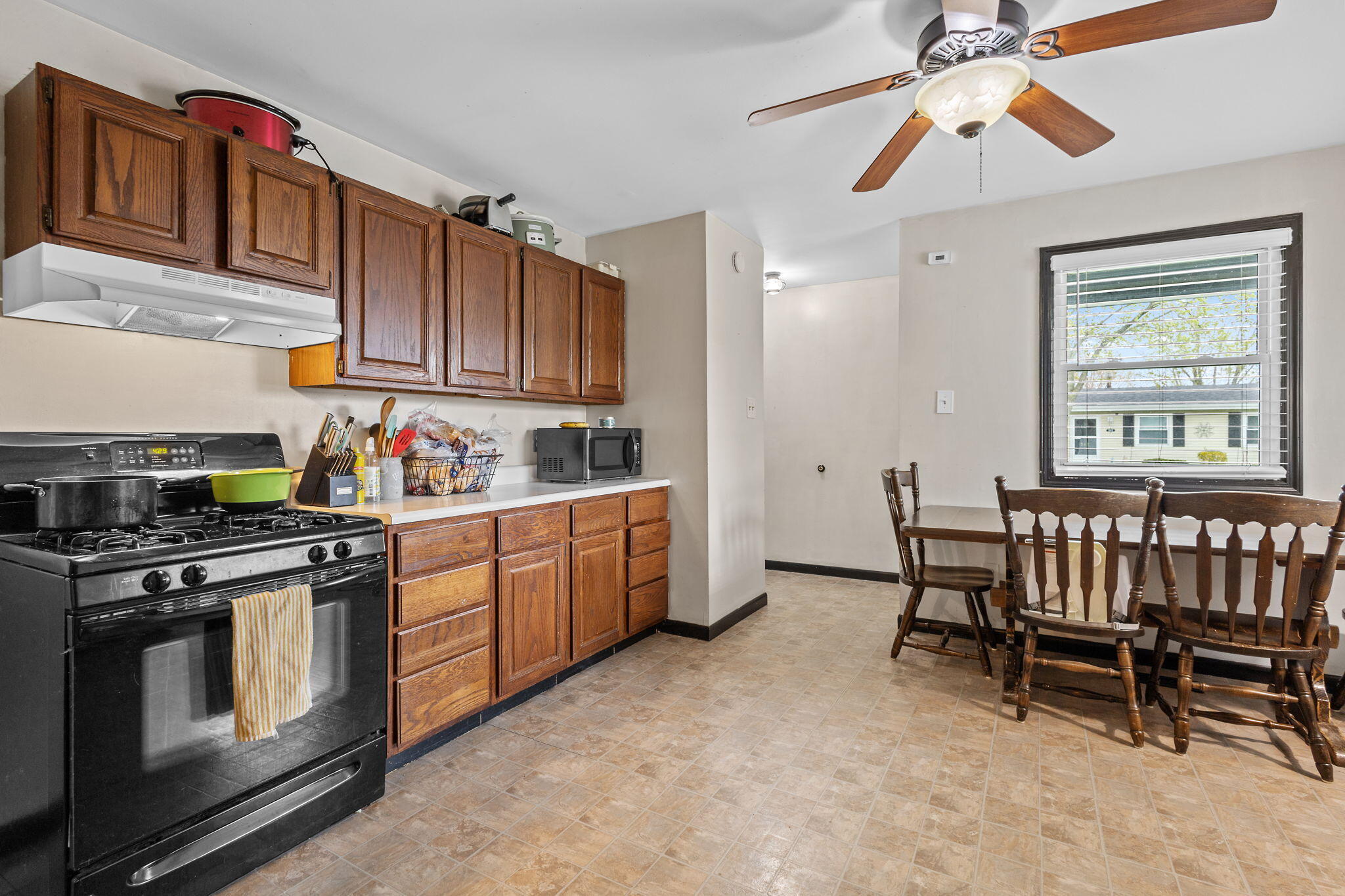 544 Riviera Road Valparaiso, IN 46385 - Photo 11 of 22 2048x1365