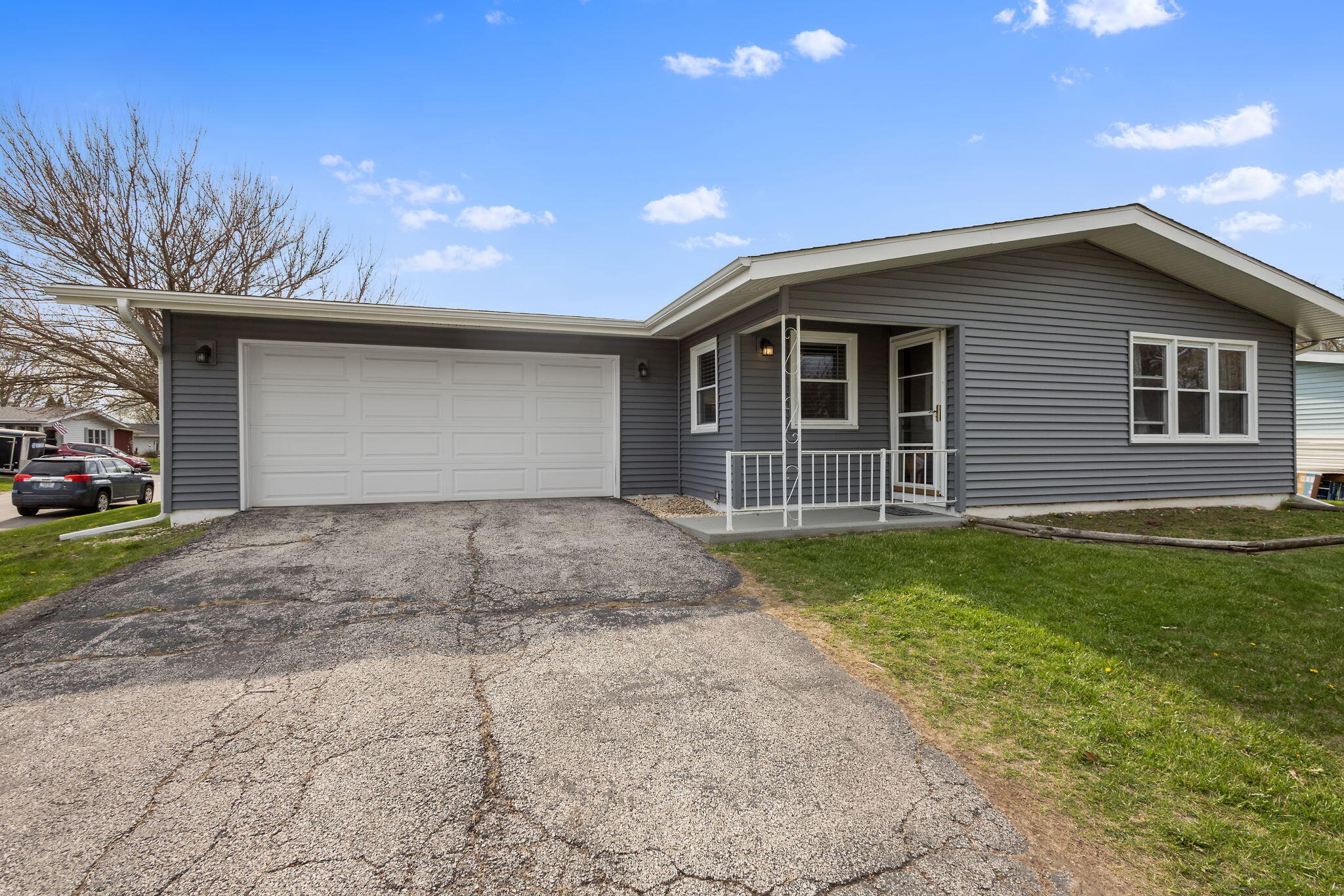 544 Riviera Road Valparaiso, IN 46385 - Photo 2 of 22 2048x1365