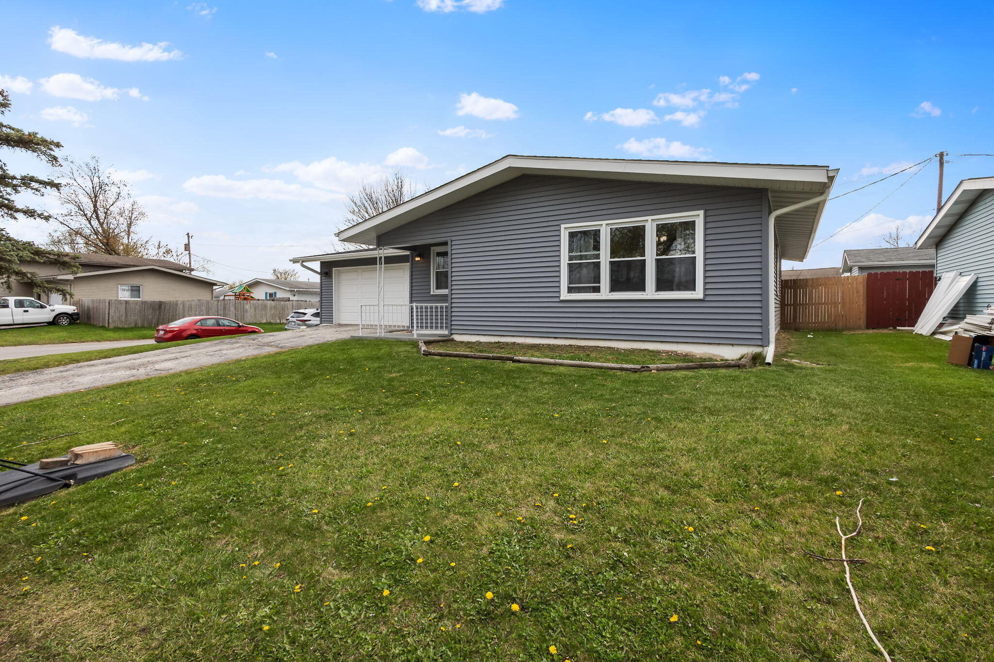 544 Riviera Road Valparaiso, IN 46385 - Photo 3 of 22 2048x1365